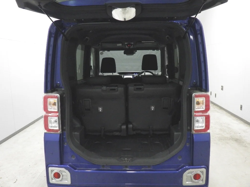 Toyota Pixis Mega LA700A 2018